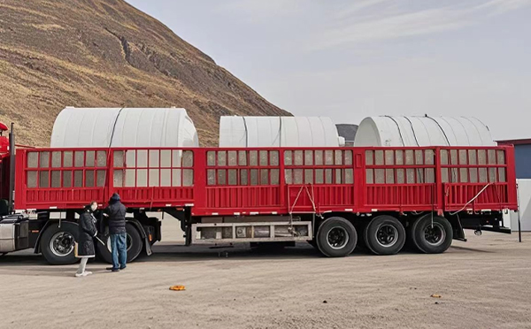 肃南塑料桶装车完毕准备运输中